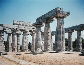 La colonnade intérieure du Temple d